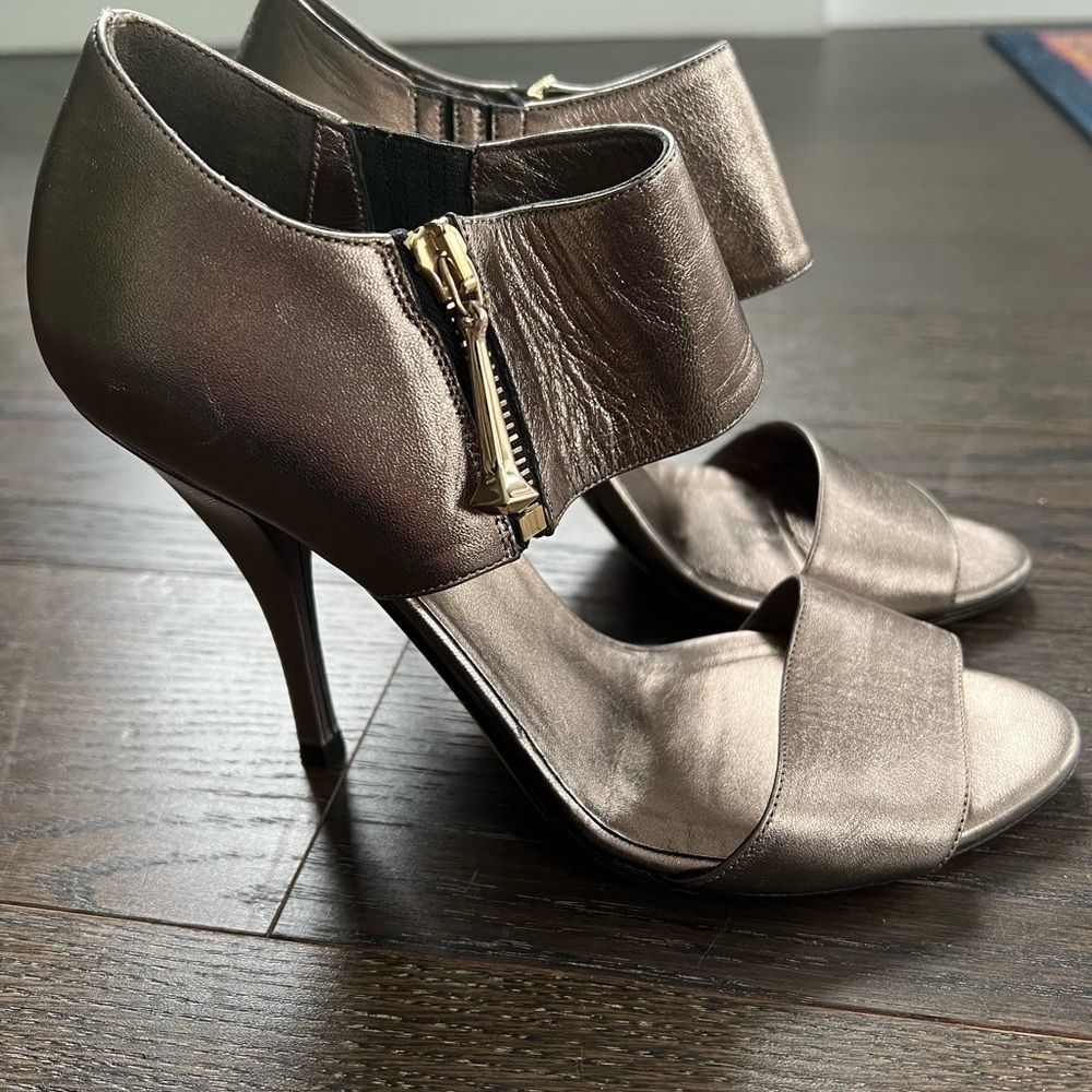 GUCCI Metallic Strap 4” Heels Size 36.5 - Picture 5 of 14